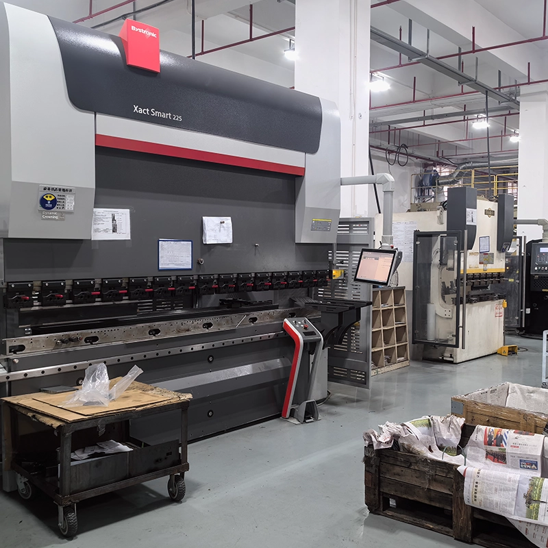 Metal sheet fabrication machine